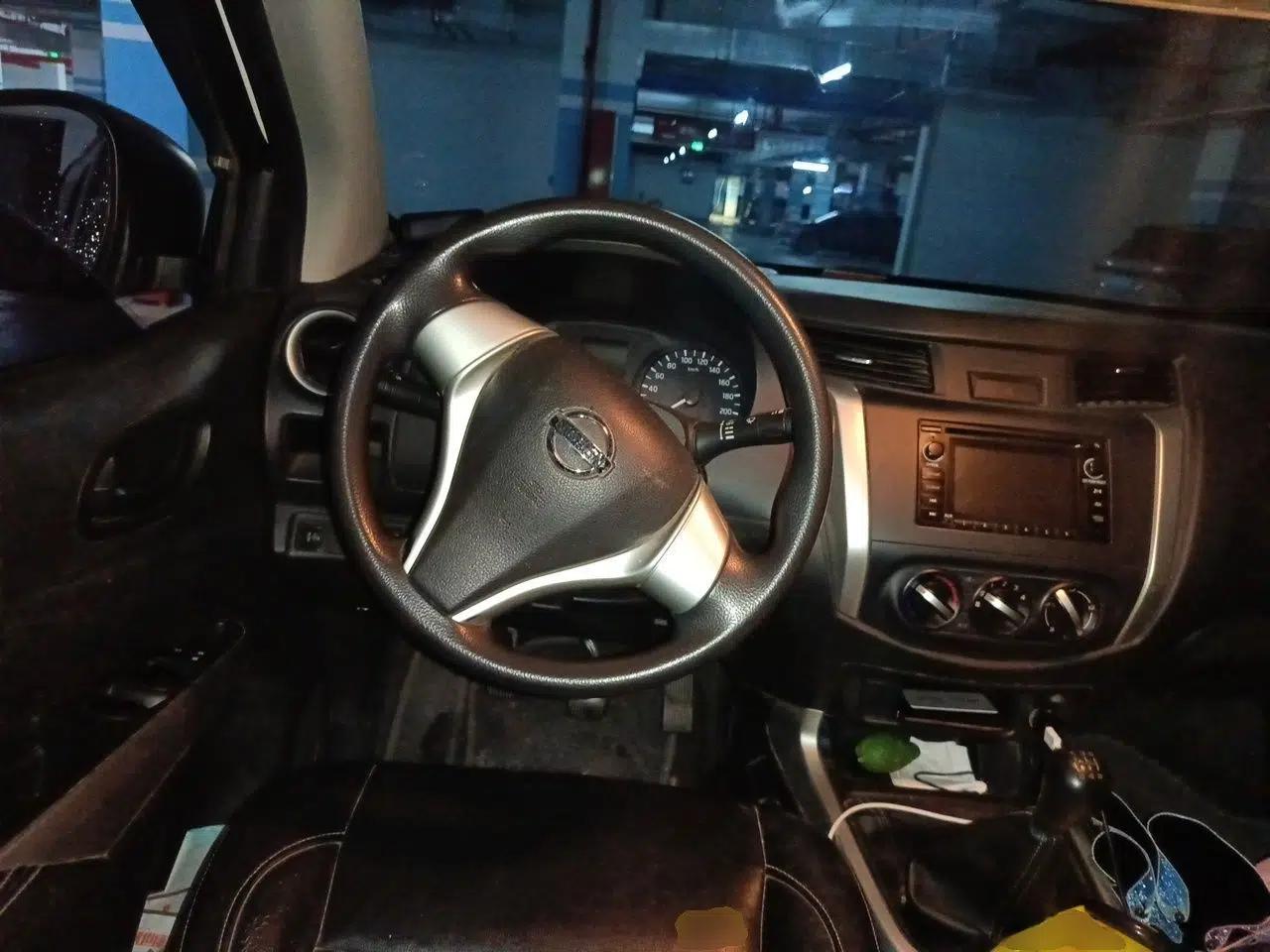 Nissan Navara 2017 2.5L Manual Two-Wheel Drive Standard Edition QR25 — миниатюра 10