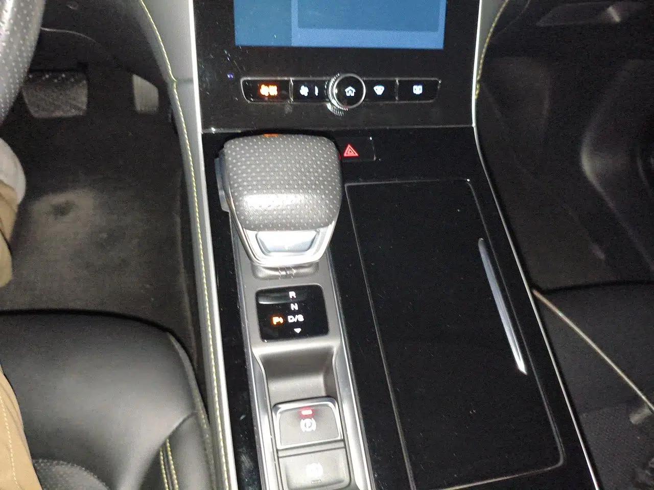 Roewe i6 MAX 2020 300TGI Automatic "Swell Cool Smart Drive" Edition — миниатюра 14