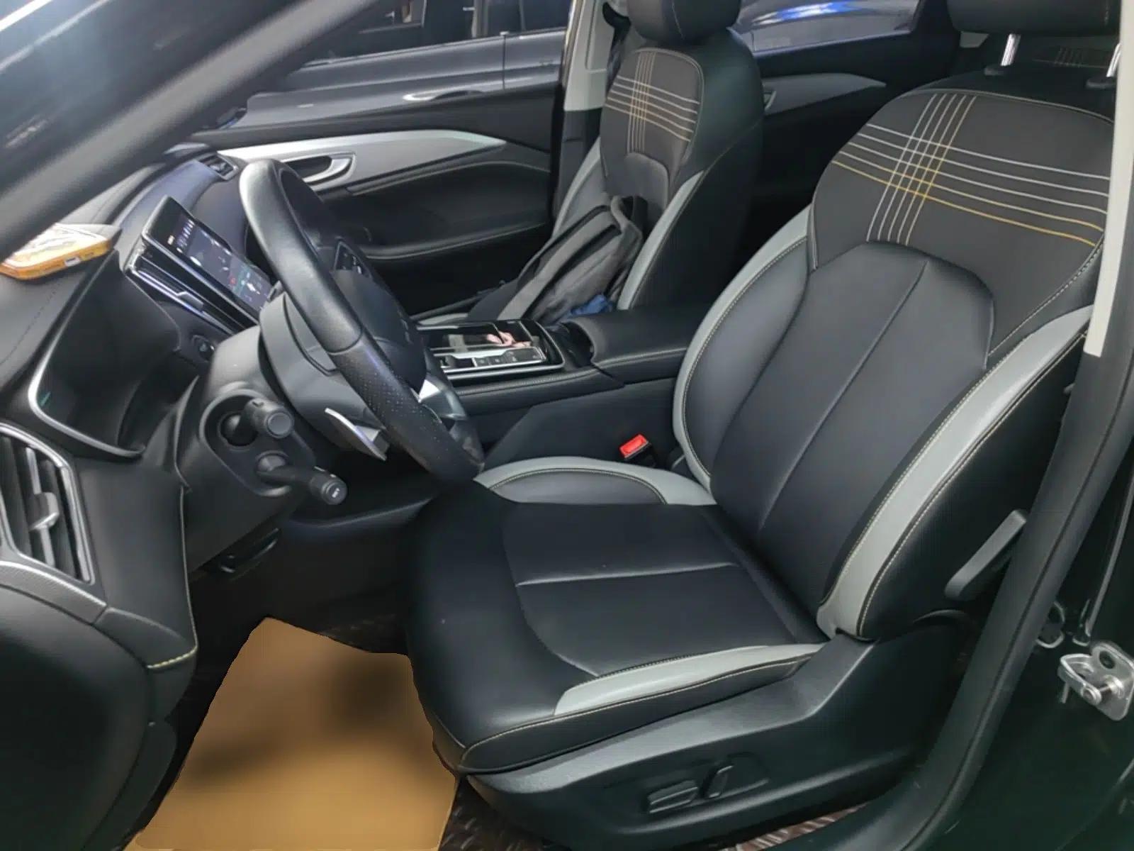Roewe i6 MAX 2020 300TGI Automatic Cool & Stylish Skyroof Edition — миниатюра 17