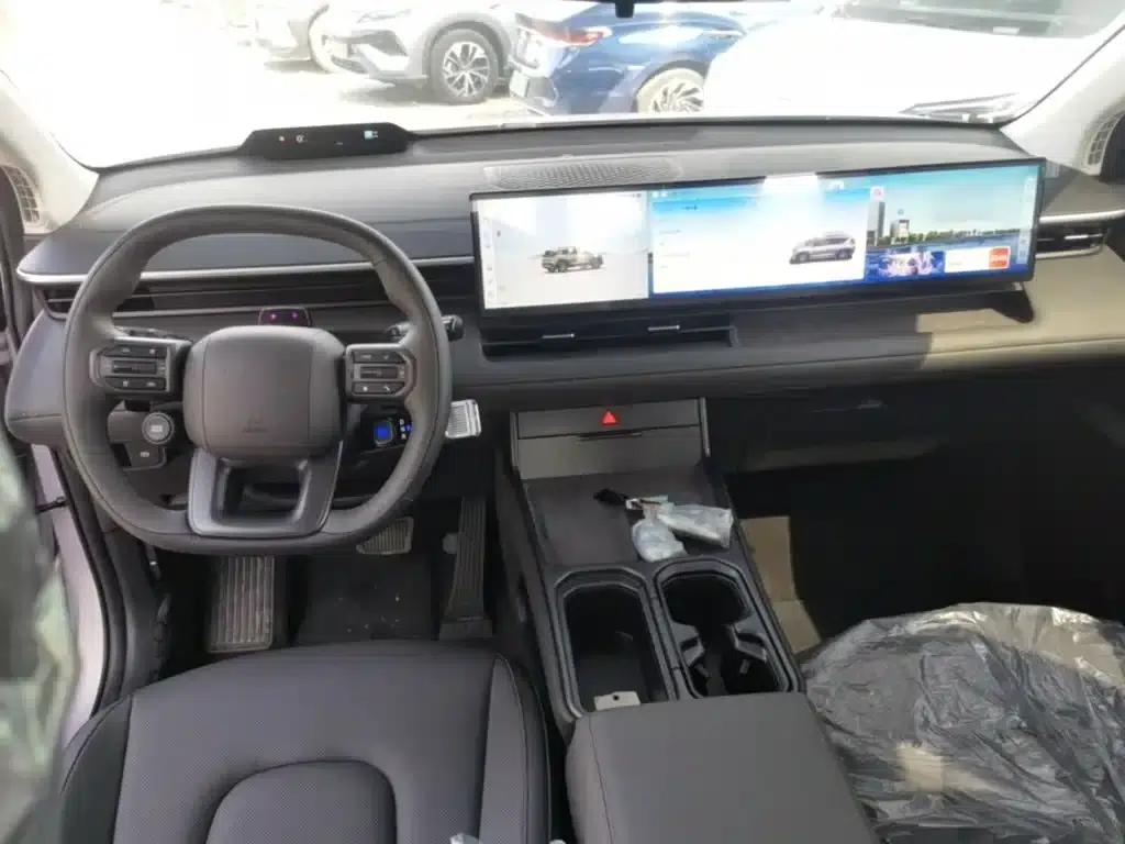 EO Yiou 2025 Two-Wheel Drive SMART Edition 64.2kWh — миниатюра 10