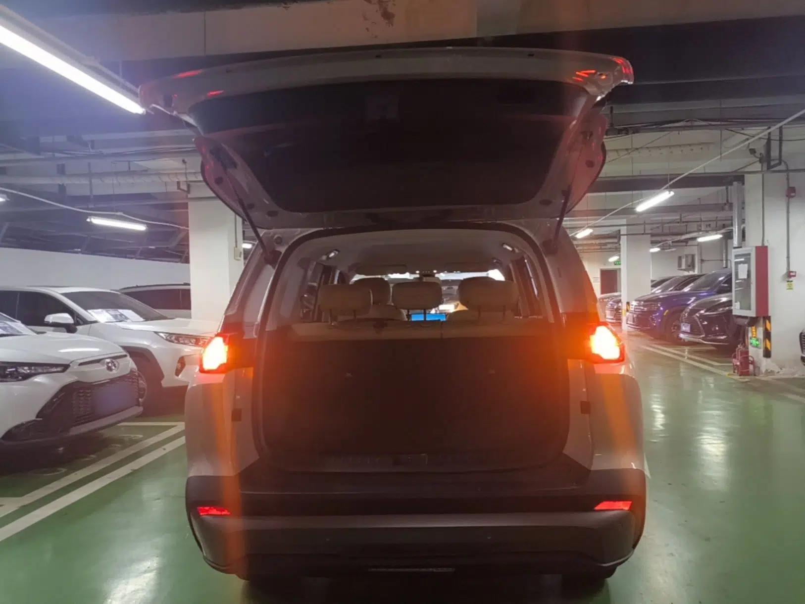 Wuling Xingguang 560 New Energy 2026 Model, Plug-in Hybrid, 125 km, Luxury Version — миниатюра 22