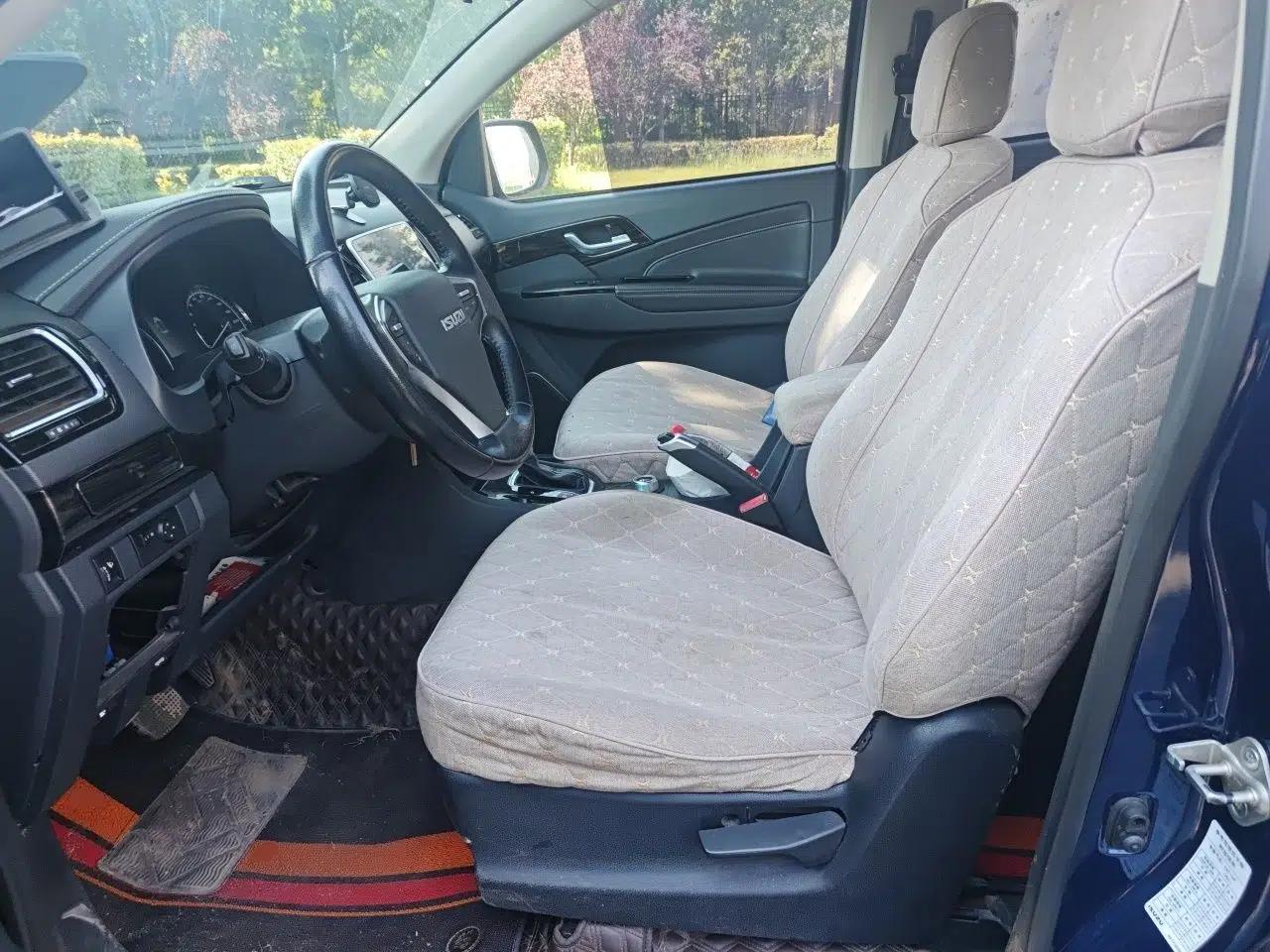 Isuzu D-MAX 2020 2.5T 4x4 Automatic Flagship Edition China VI Standard Extended Version JE4D25Q6A — миниатюра 15