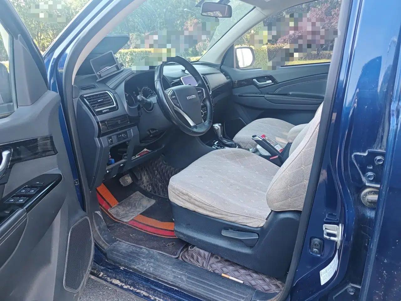 Isuzu D-MAX 2020 2.5T 4x4 Automatic Flagship Edition China VI Standard Extended Version JE4D25Q6A — миниатюра 16