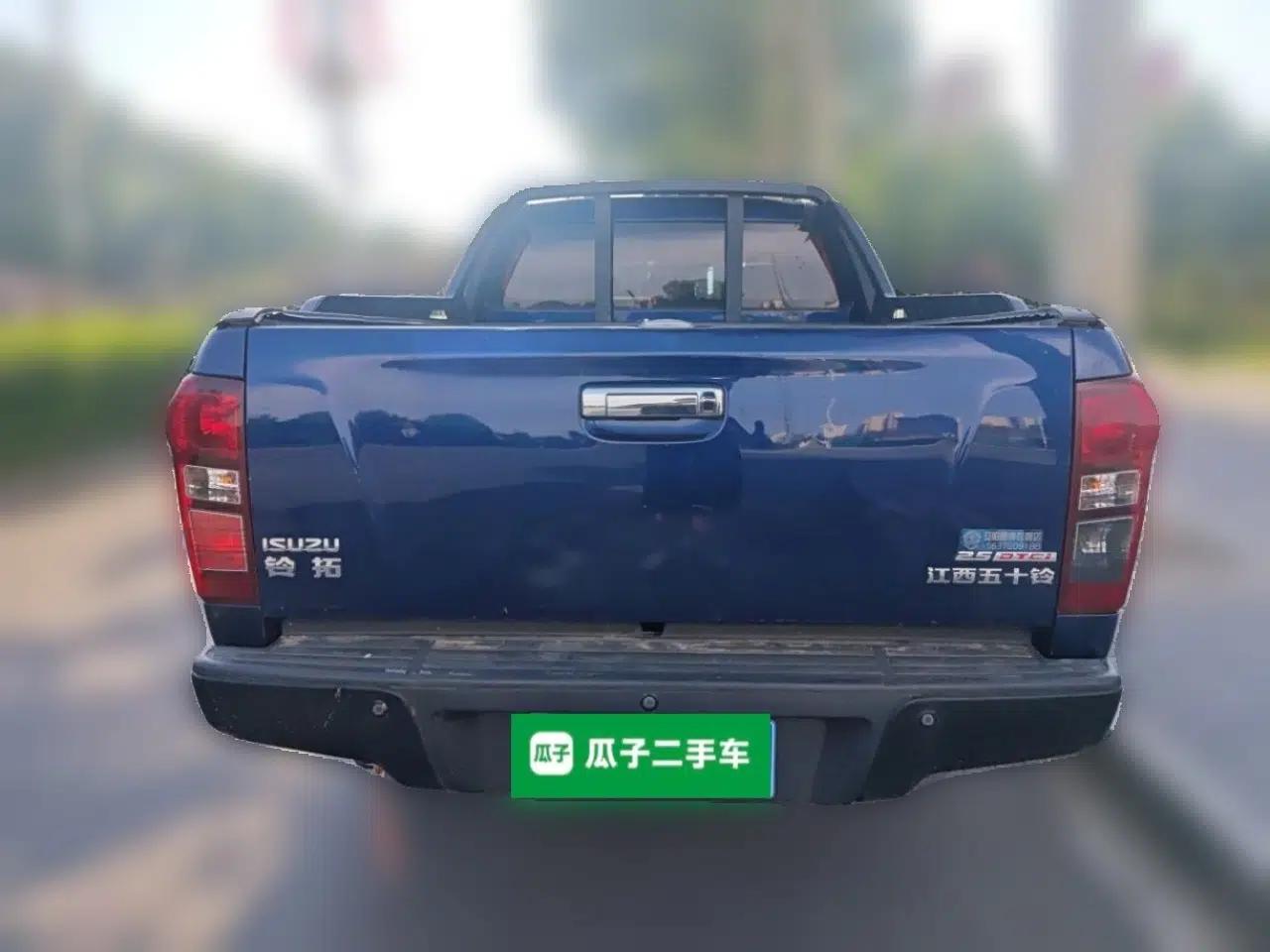 Isuzu D-MAX 2020 2.5T 4x4 Automatic Flagship Edition China VI Standard Extended Version JE4D25Q6A — миниатюра 5