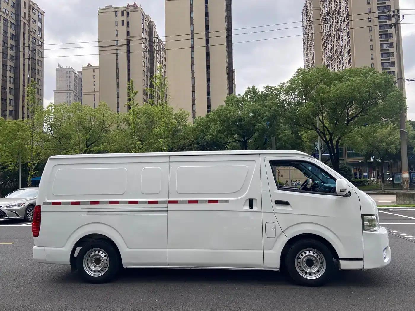 CATL E6 2020 model van, low-roof, 1365kg payload, high-capacity battery pack from CATL. — миниатюра 4
