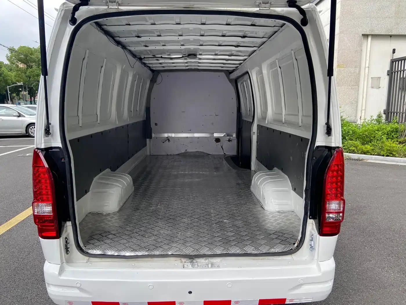 CATL E6 2020 model van, low-roof, 1365kg payload, high-capacity battery pack from CATL. — миниатюра 8