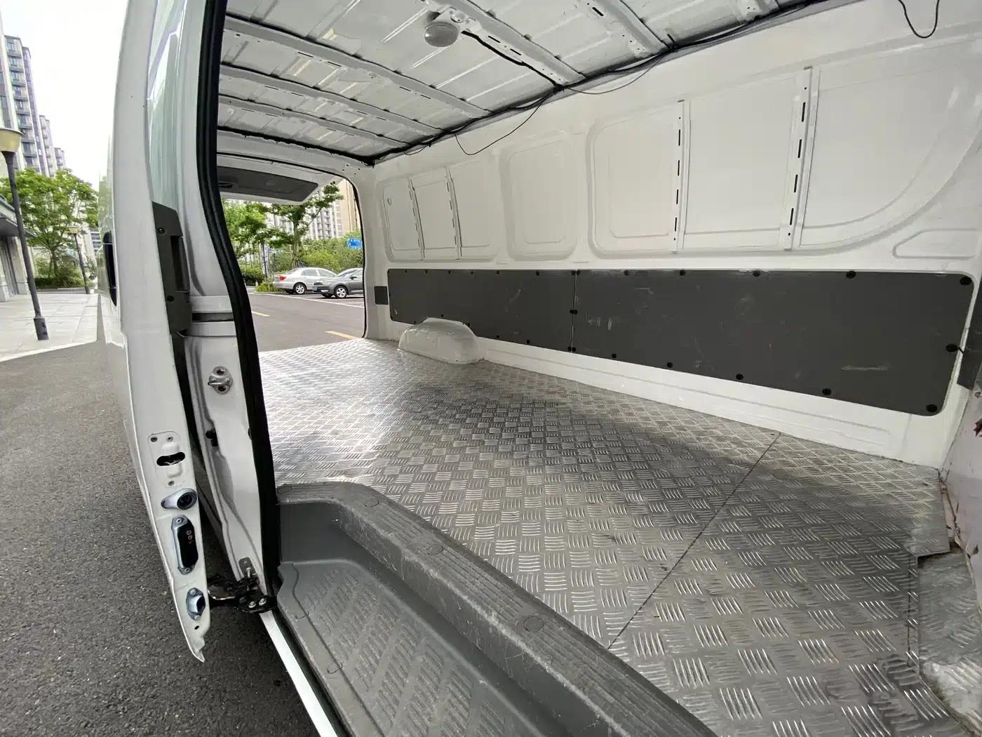 CATL E6 2020 model van, low-roof, 1365kg payload, high-capacity battery pack from CATL. — миниатюра 9