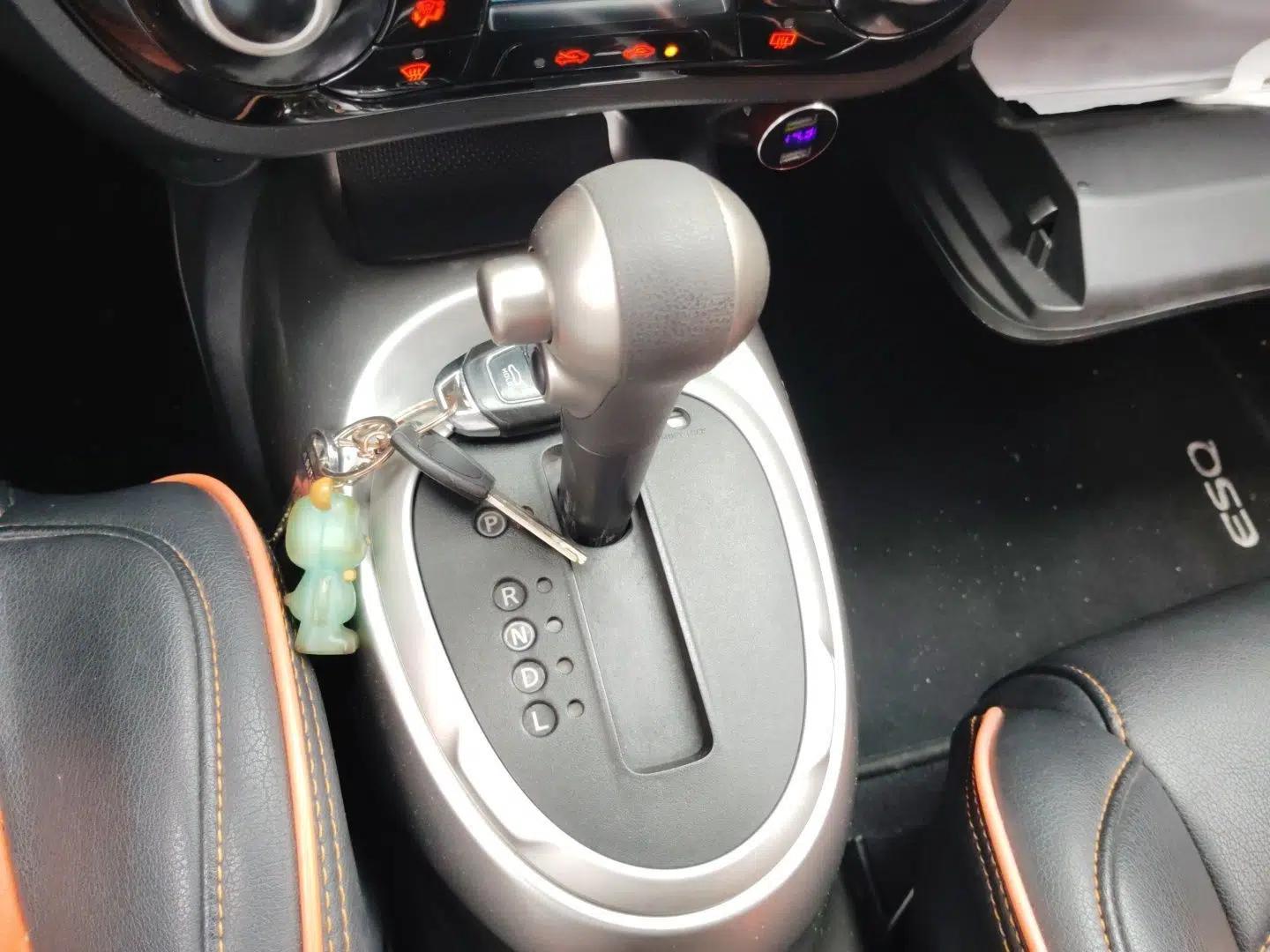 Infiniti ESQ 2014 1.6L Spontaneous Edition — миниатюра 13