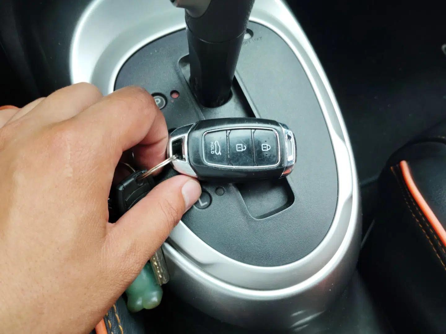 Infiniti ESQ 2014 1.6L Spontaneous Edition — миниатюра 17