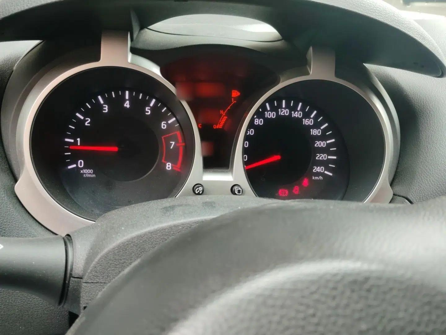 Infiniti ESQ 2014 1.6L Spontaneous Edition — миниатюра 10