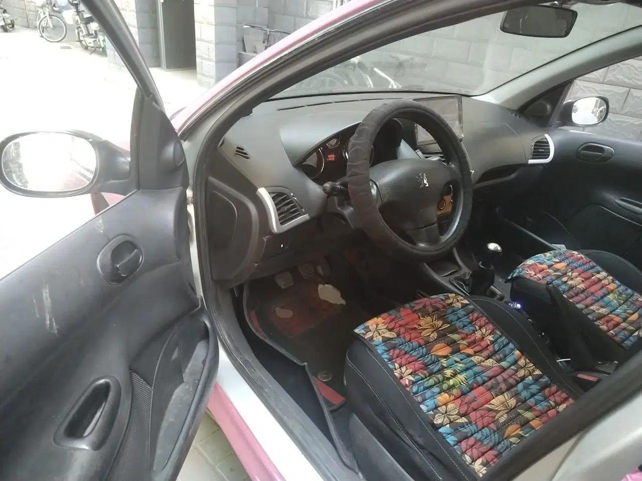 Peugeot 207 2011 Hatchback 1.4L Manual Yule Edition — миниатюра 16