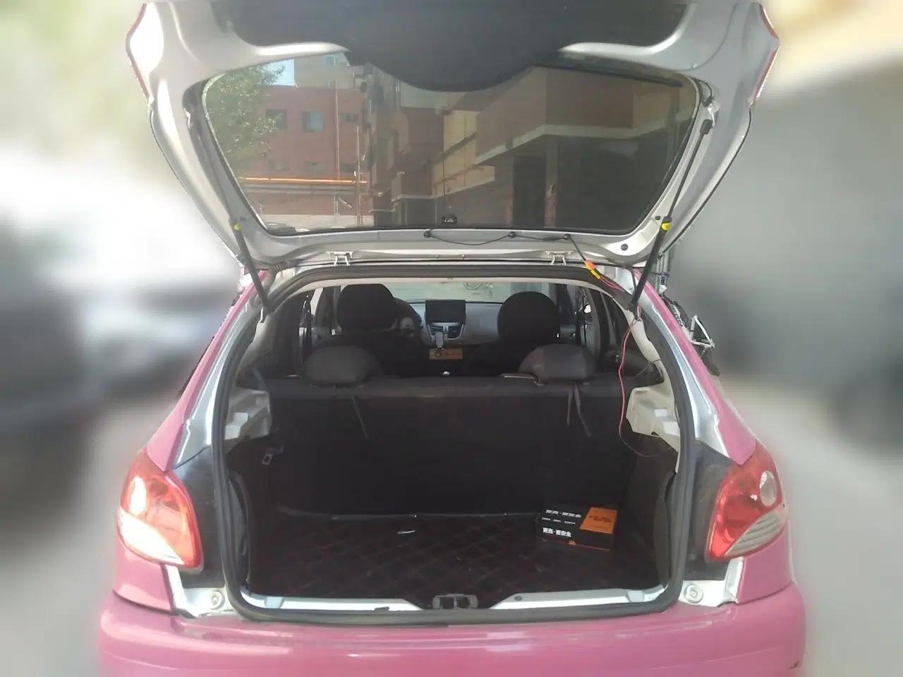 Peugeot 207 2011 Hatchback 1.4L Manual Yule Edition — миниатюра 19