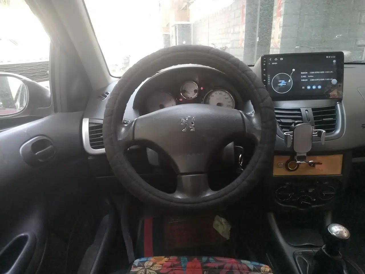 Peugeot 207 2011 Hatchback 1.4L Manual Yule Edition — миниатюра 10
