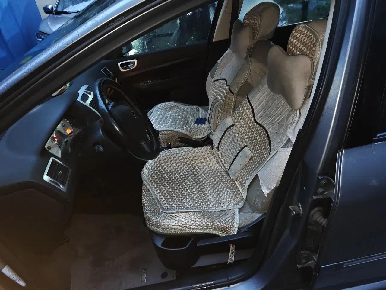 Peugeot 307 2010 Sedan 1.6L Manual Comfort Edition — миниатюра 15