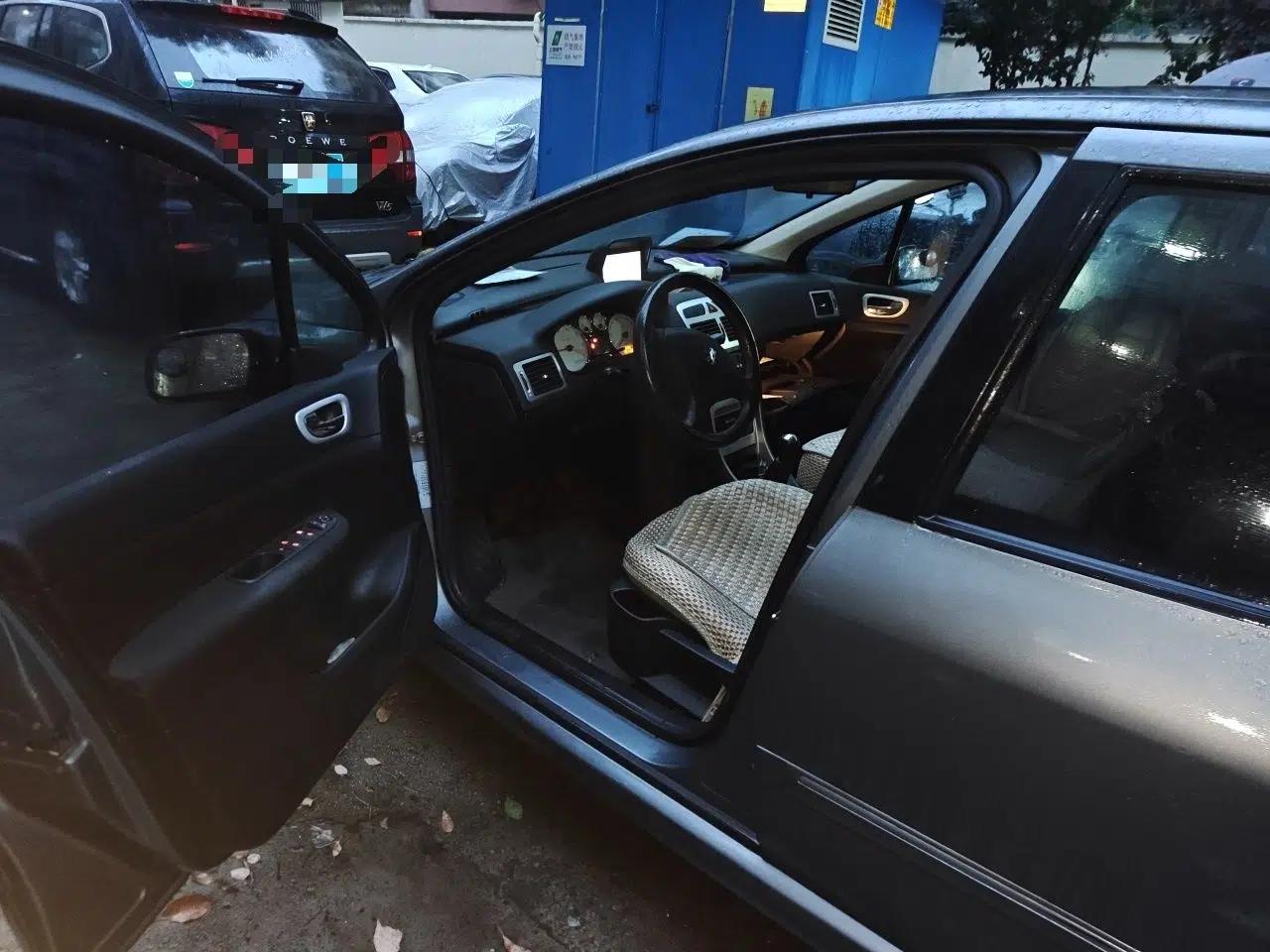 Peugeot 307 2010 Sedan 1.6L Manual Comfort Edition — миниатюра 16