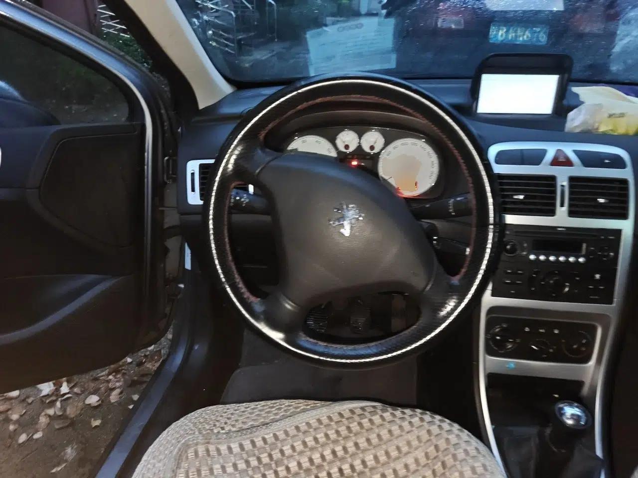 Peugeot 307 2010 Sedan 1.6L Manual Comfort Edition — миниатюра 10