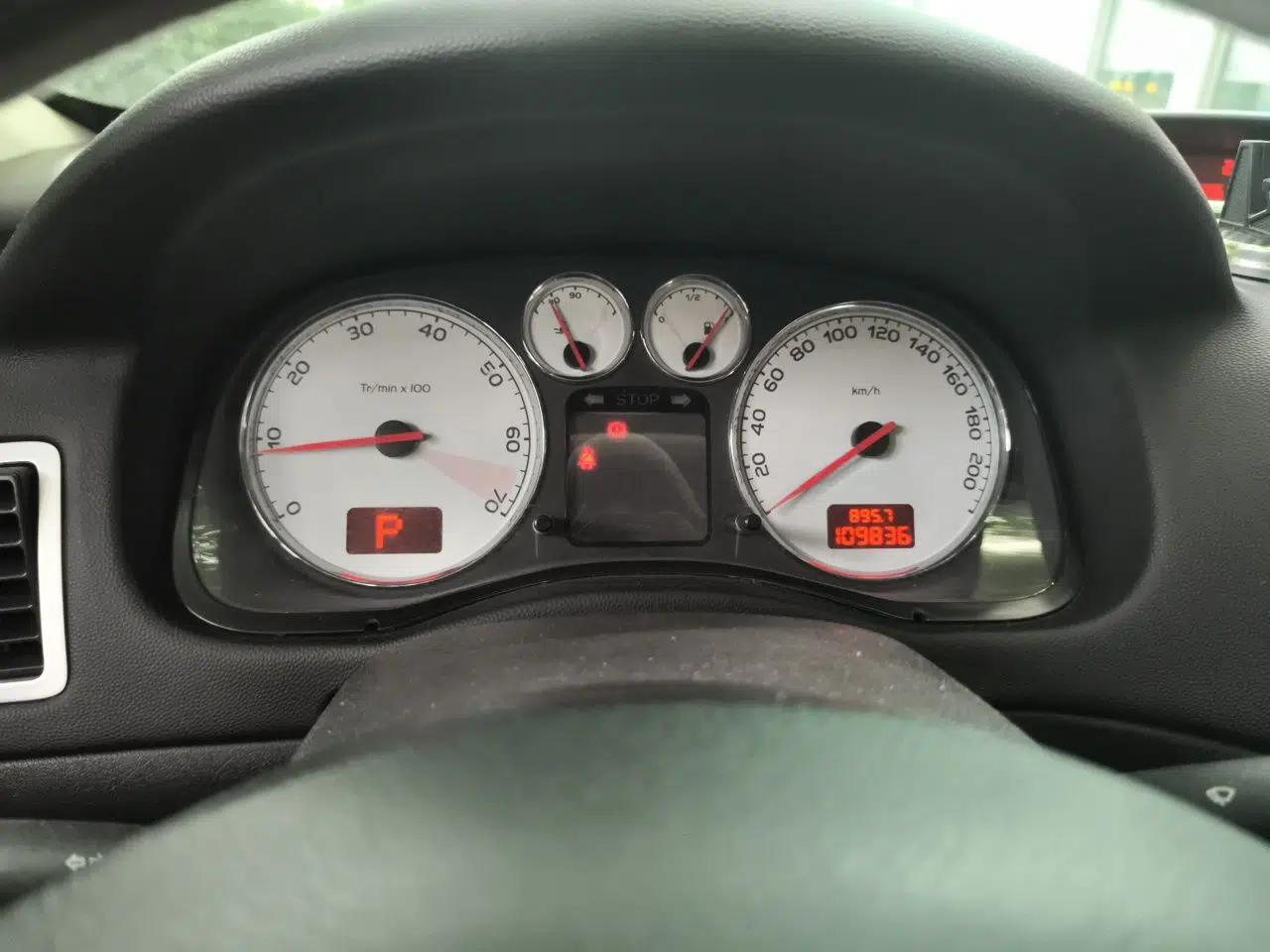 Peugeot 307 2013 1.6L Automatic CROSS — миниатюра 11