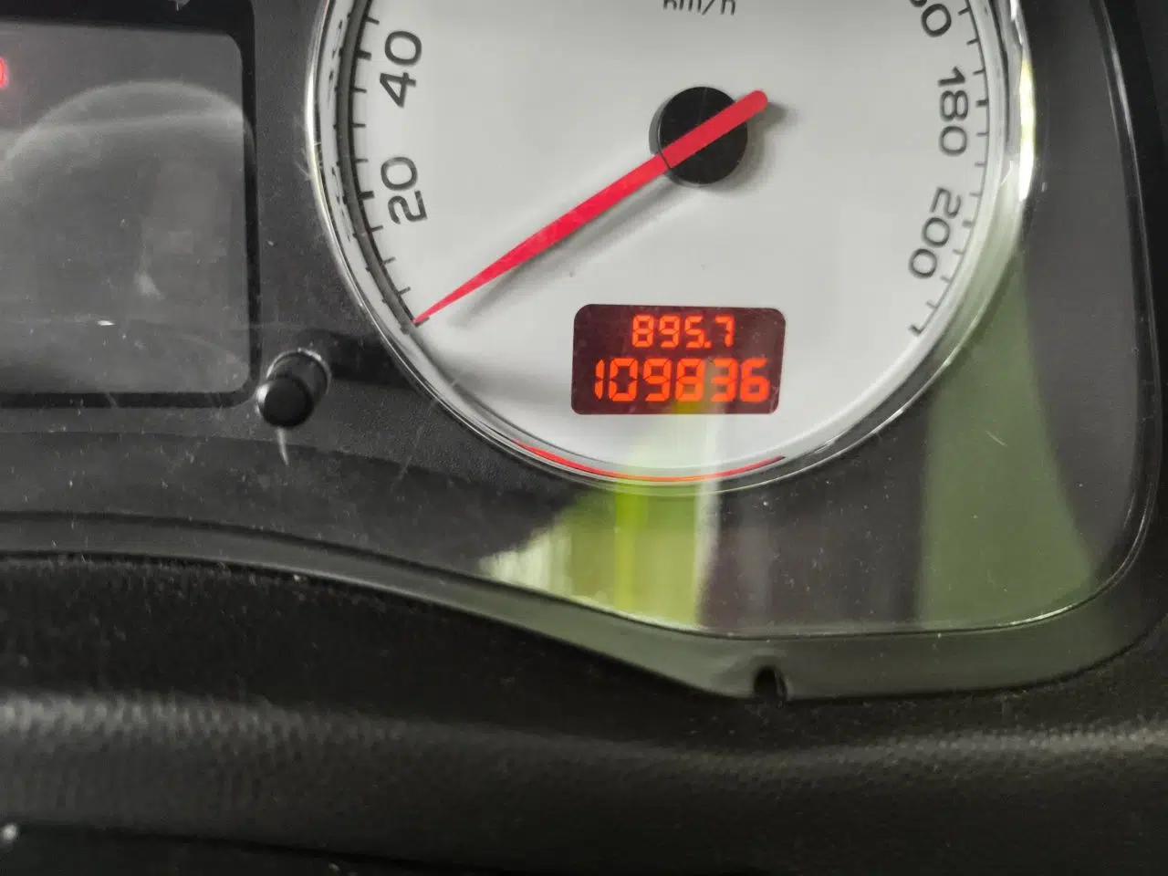Peugeot 307 2013 1.6L Automatic CROSS — миниатюра 12