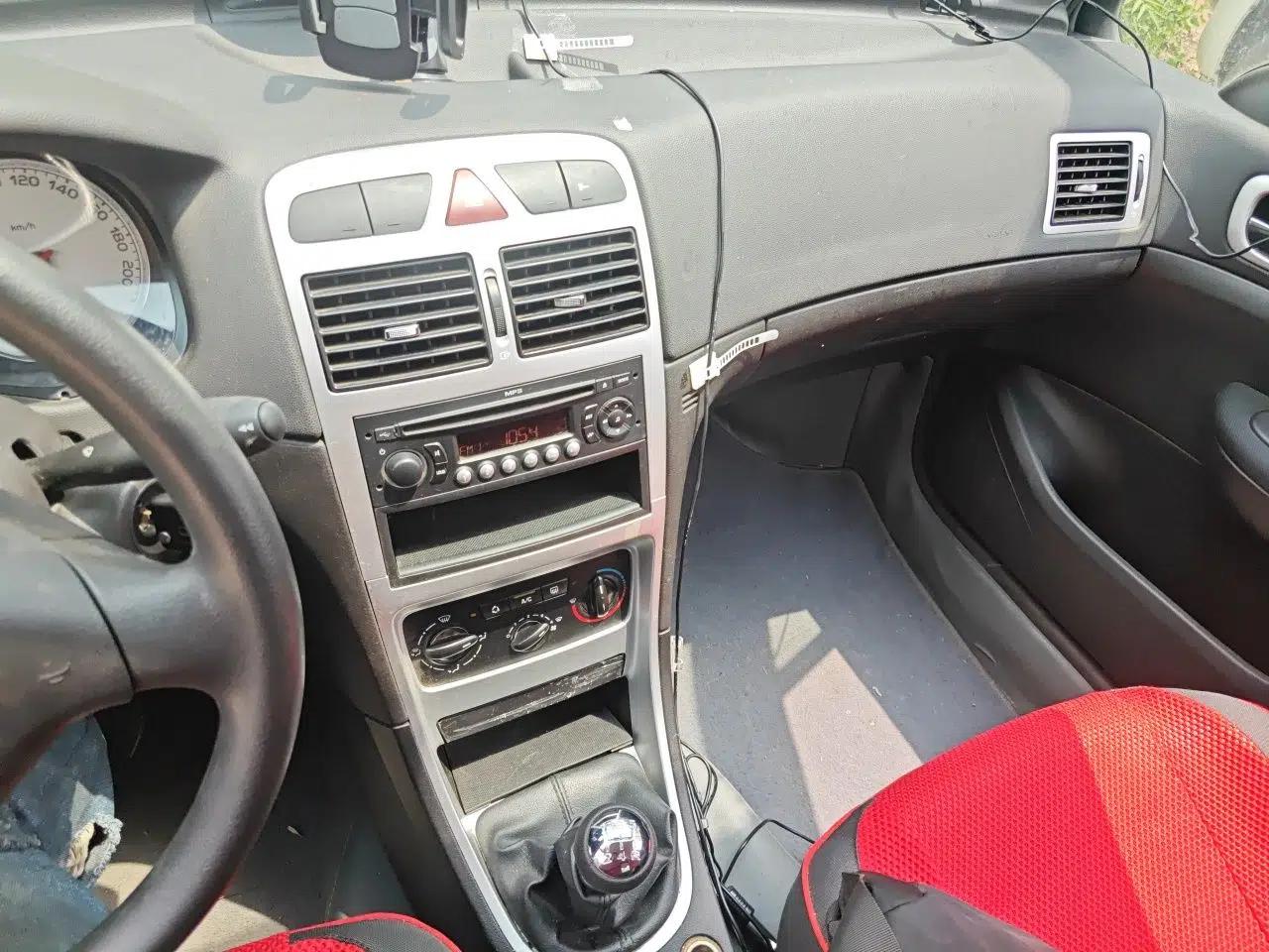 Peugeot 307 2010 Sedan 1.6L Manual Comfort Edition — миниатюра 13