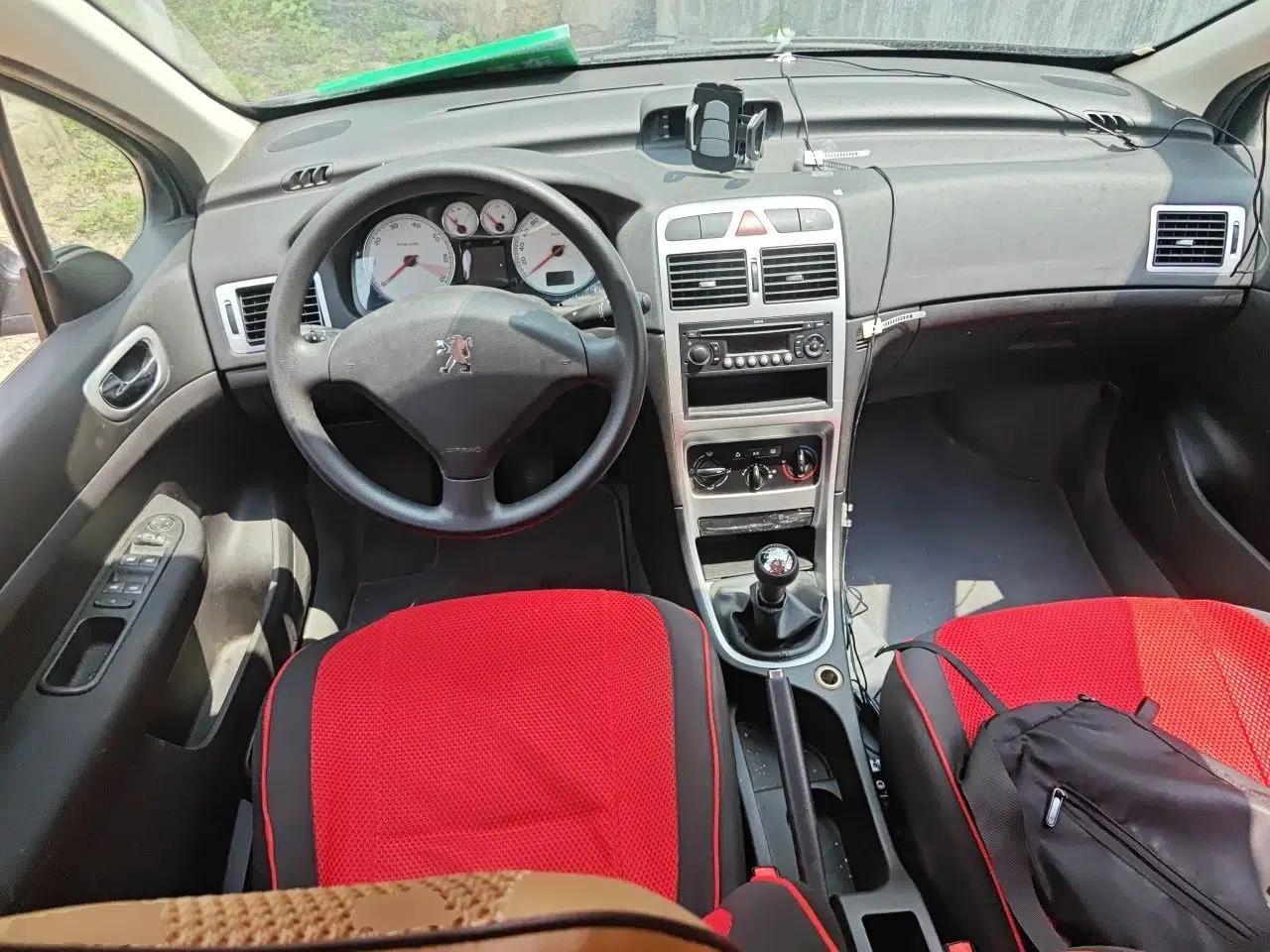 Peugeot 307 2010 Sedan 1.6L Manual Comfort Edition — миниатюра 9