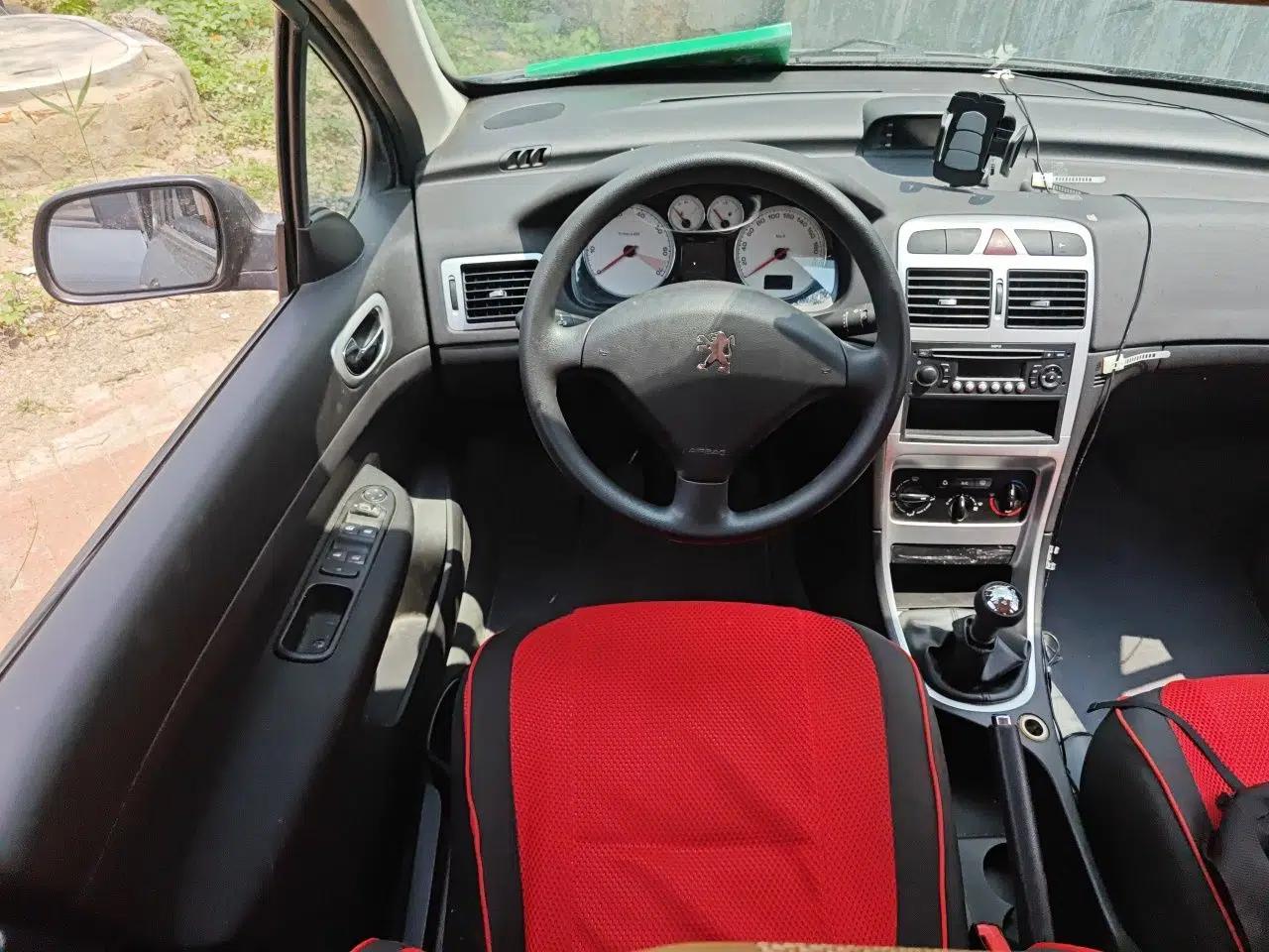 Peugeot 307 2010 Sedan 1.6L Manual Comfort Edition — миниатюра 10