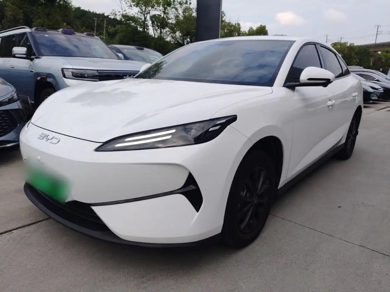 BYD e7 2025 Model 520 Smart Travel Edition — миниатюра 1