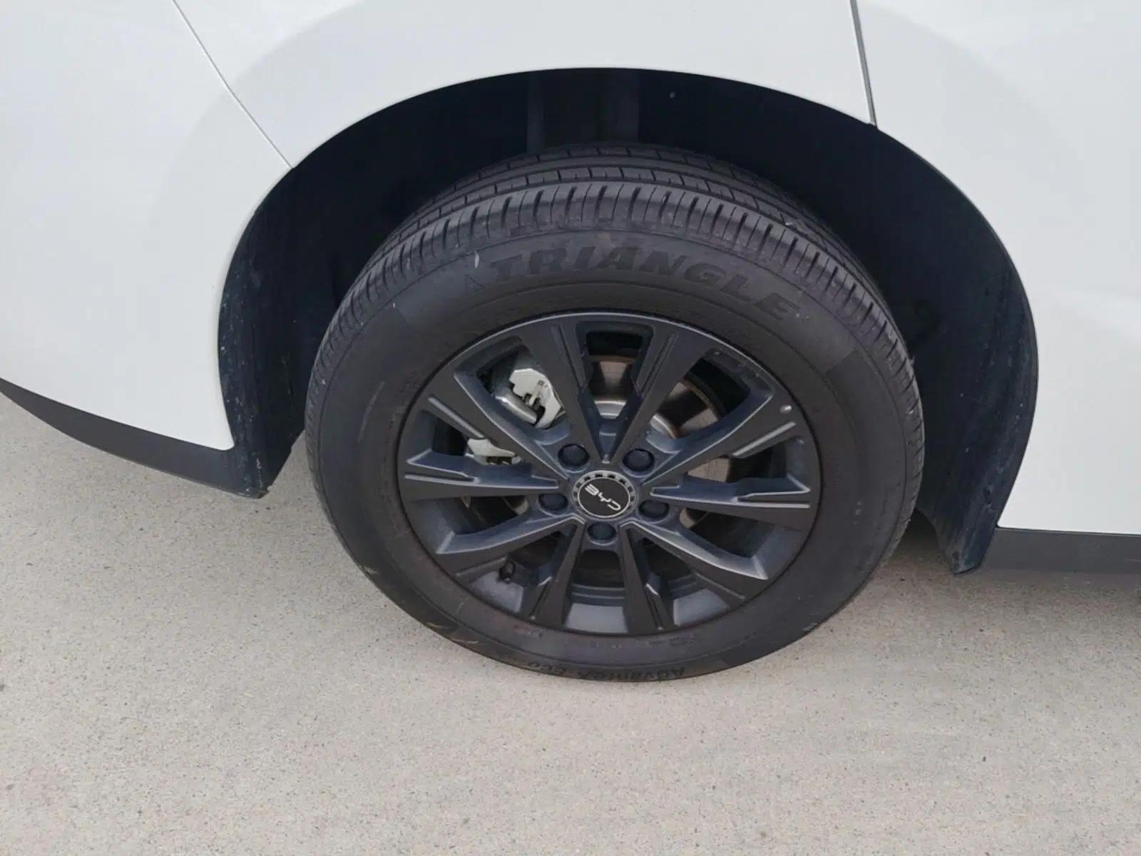 BYD e7 2025 Model 520 Smart Travel Edition — миниатюра 11