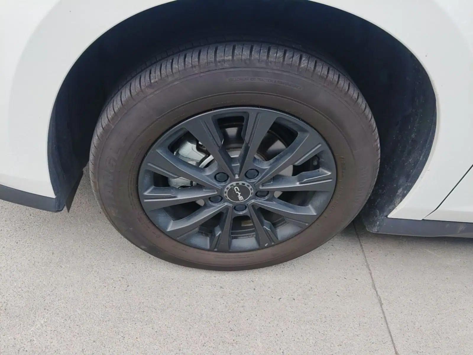 BYD e7 2025 Model 520 Smart Travel Edition — миниатюра 10