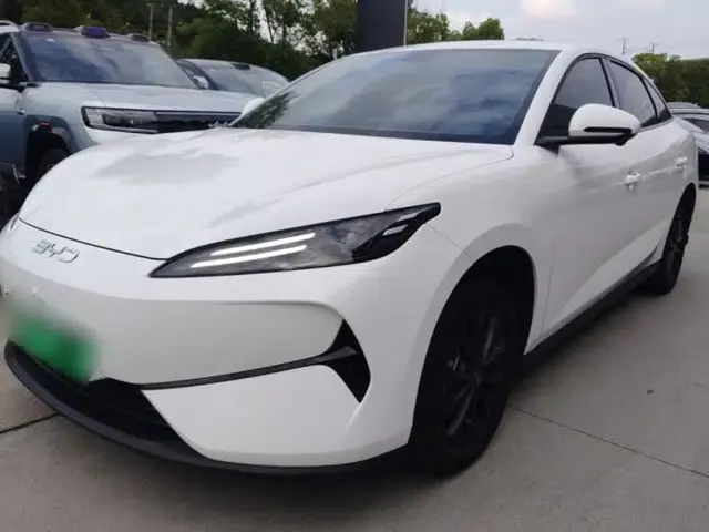 BYD e7 2025 Model 520 Smart Travel Edition