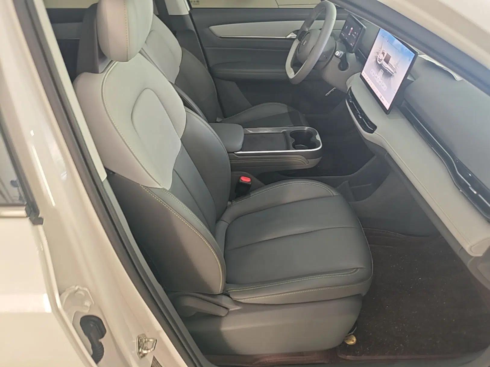 Bestune Yueyi 03 2025 565km Enjoy Edition — миниатюра 19