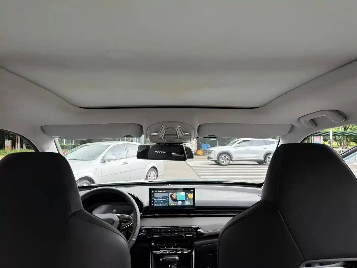Baojun RS-3 2020 1.5L CVT 24-Hour Online Luxury Edition — миниатюра 15