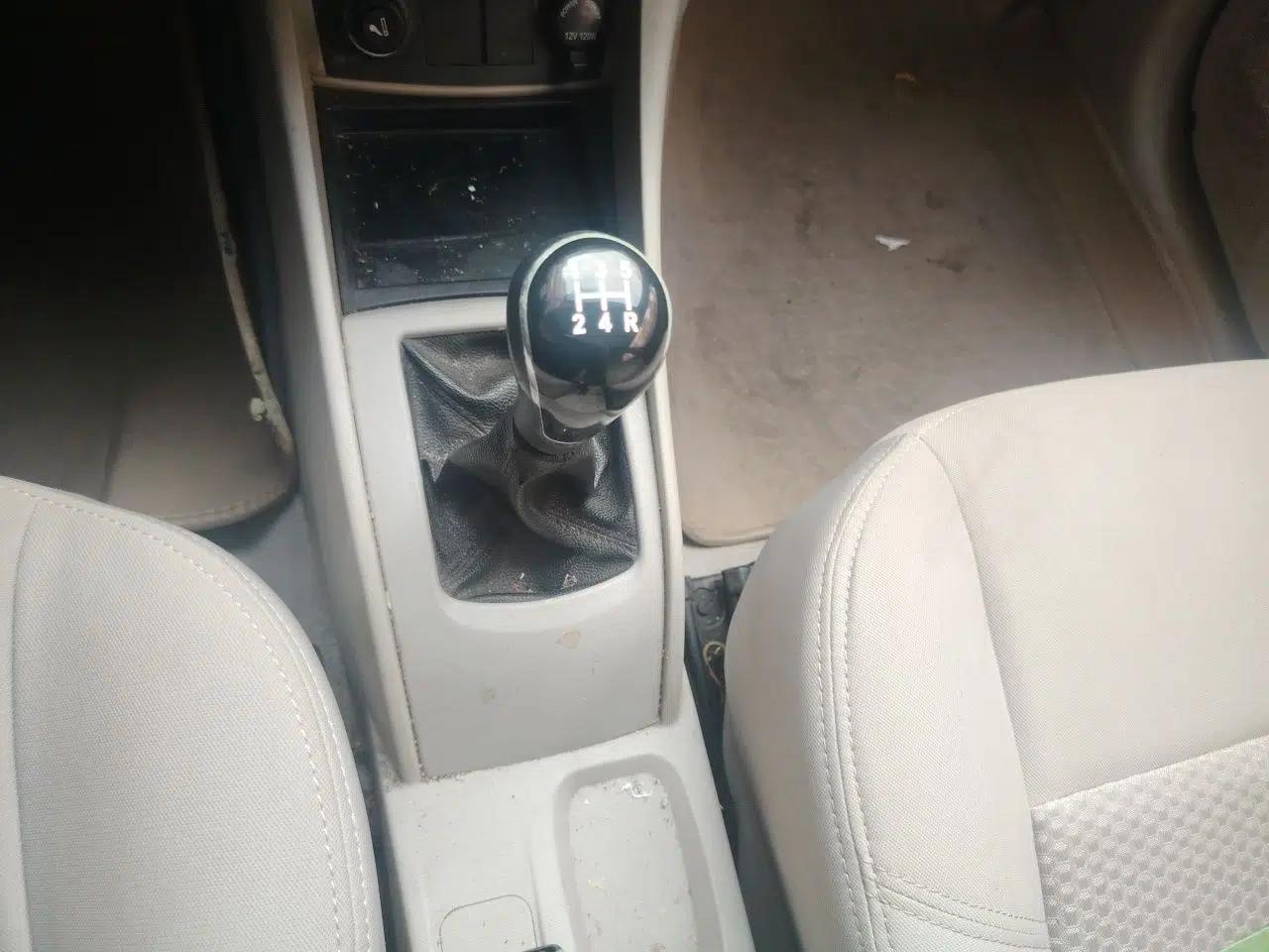 CHANGAN Alsvin V5 2012 1.5L Manual Dream Edition — миниатюра 14
