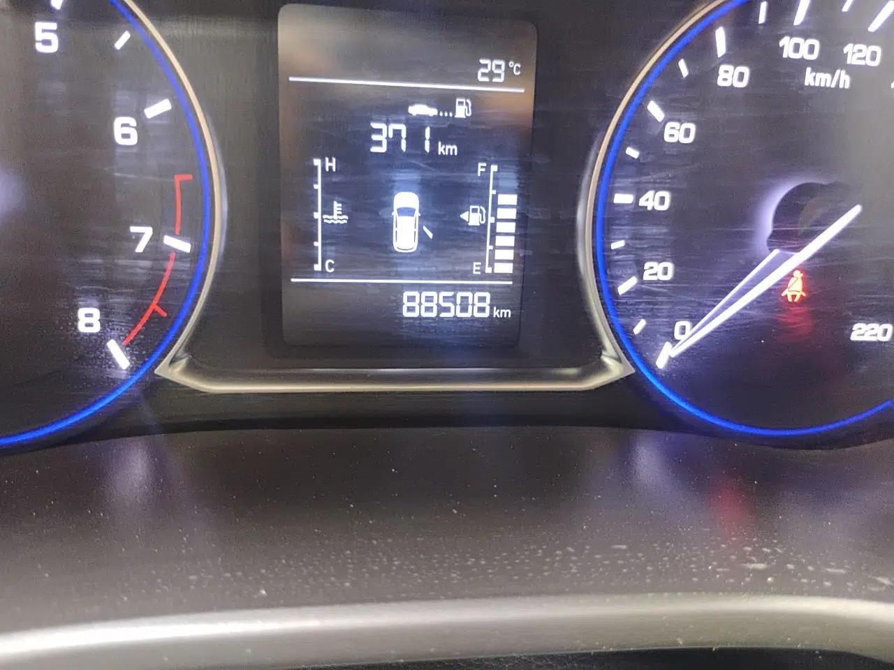 CHANGAN Lingxuan 2017 1.6L Manual Happiness Edition — миниатюра 12