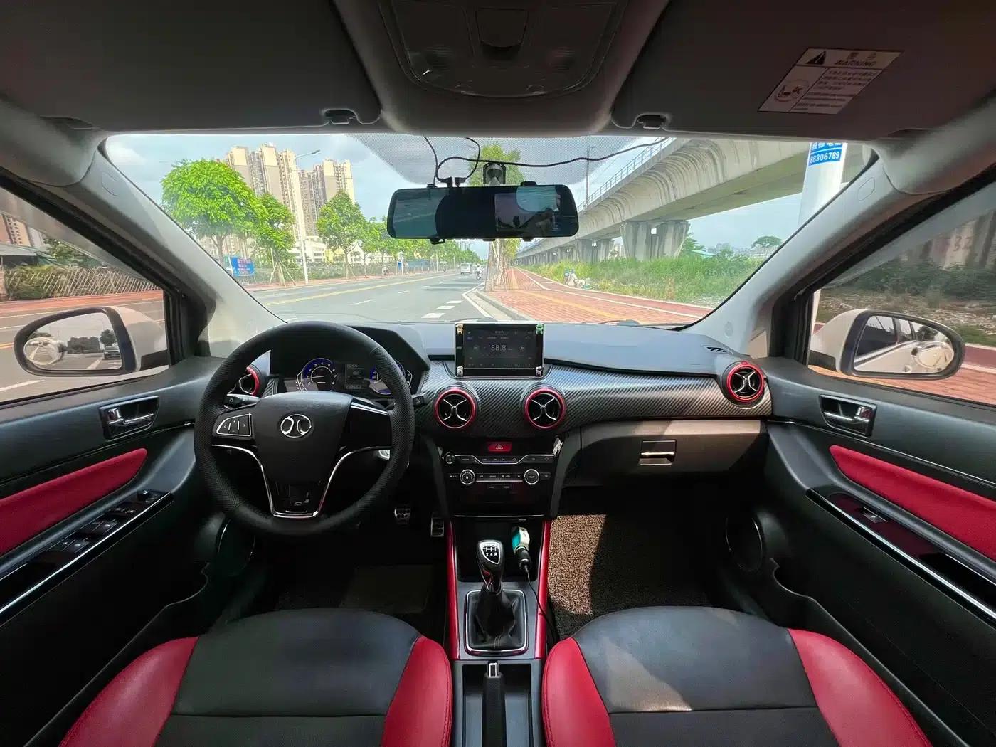 2015 Senova X25 1.5L Manual Comfort Model — миниатюра 5