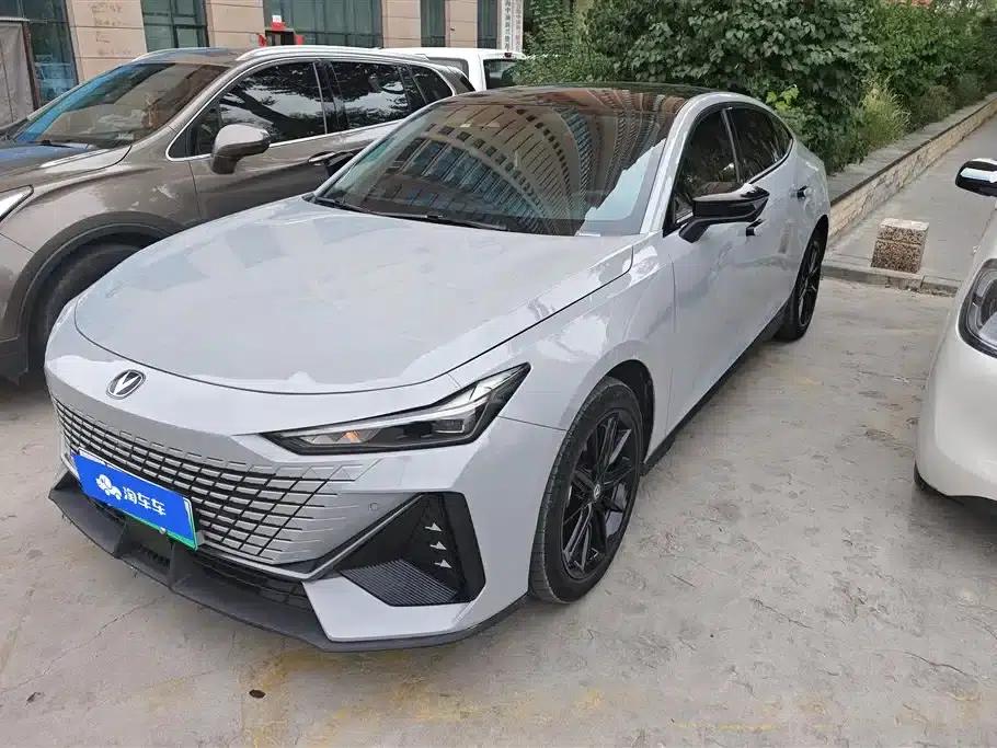 Changan UNI-V Smart Electric iDD 2023 Model, Smart Electric iDD 1.5T, 113km/h Smart Cool Edition — миниатюра 1