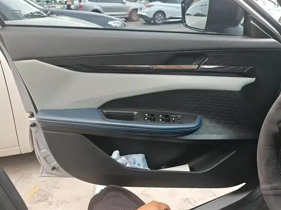 Changan UNI-V Smart Electric iDD 2023 Model, Smart Electric iDD 1.5T, 113km/h Smart Cool Edition — миниатюра 7