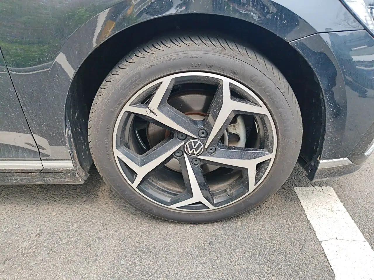 Volkswagen Magotan 2023 2 Million Units Commemorative Edition 330TSI DSG Luxury Version — миниатюра 8