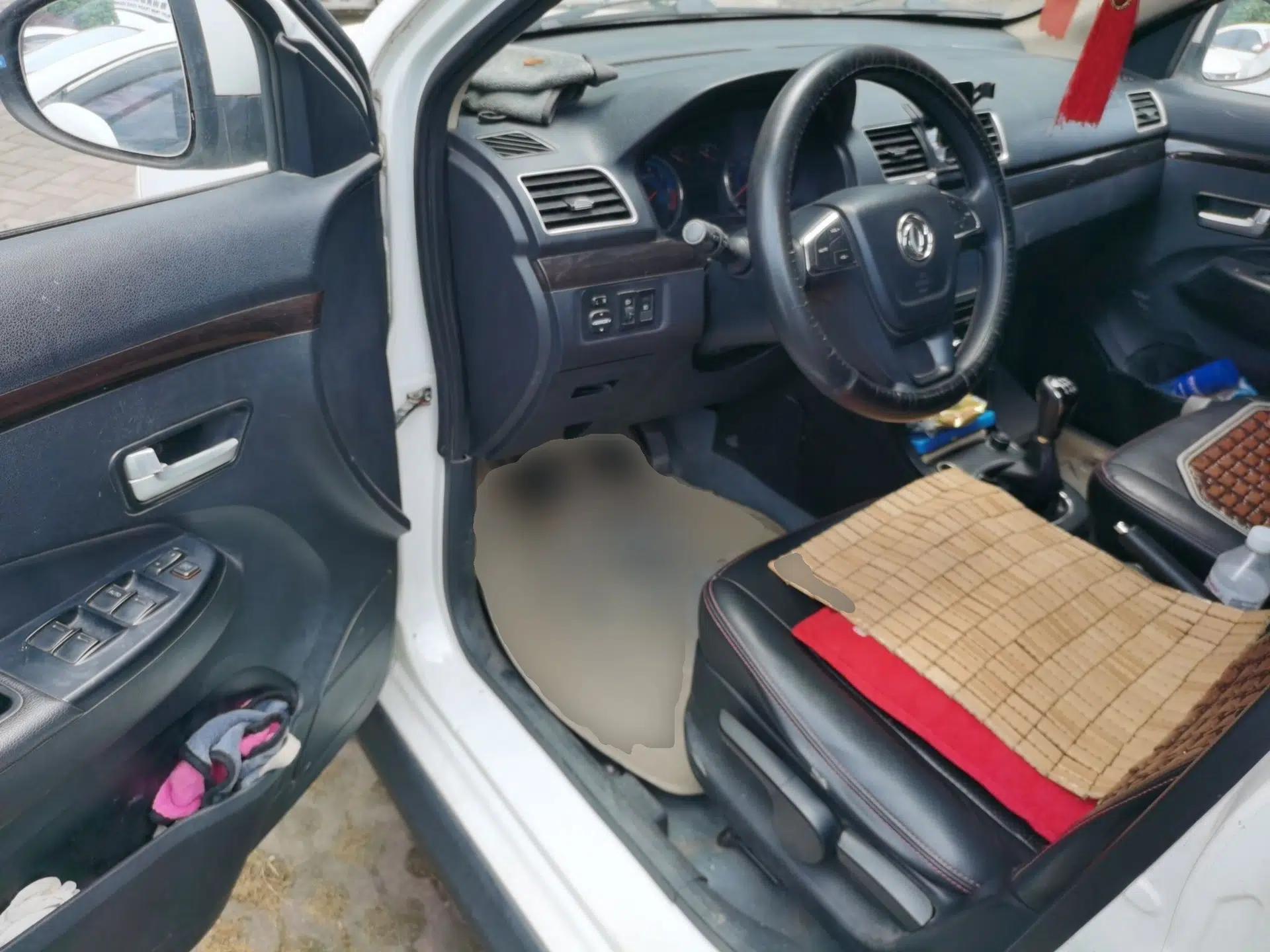 Dongfeng Fengon 360 2015 1.5L Manual Luxury 7-Seater China IV Standard — миниатюра 16
