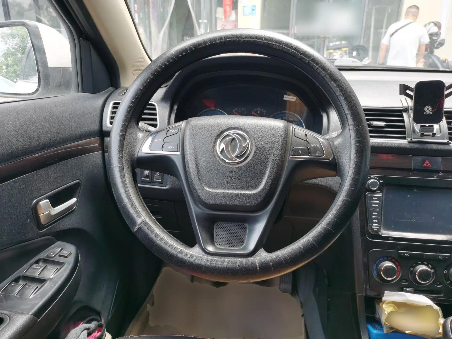Dongfeng Fengon 360 2015 1.5L Manual Luxury 7-Seater China IV Standard — миниатюра 10
