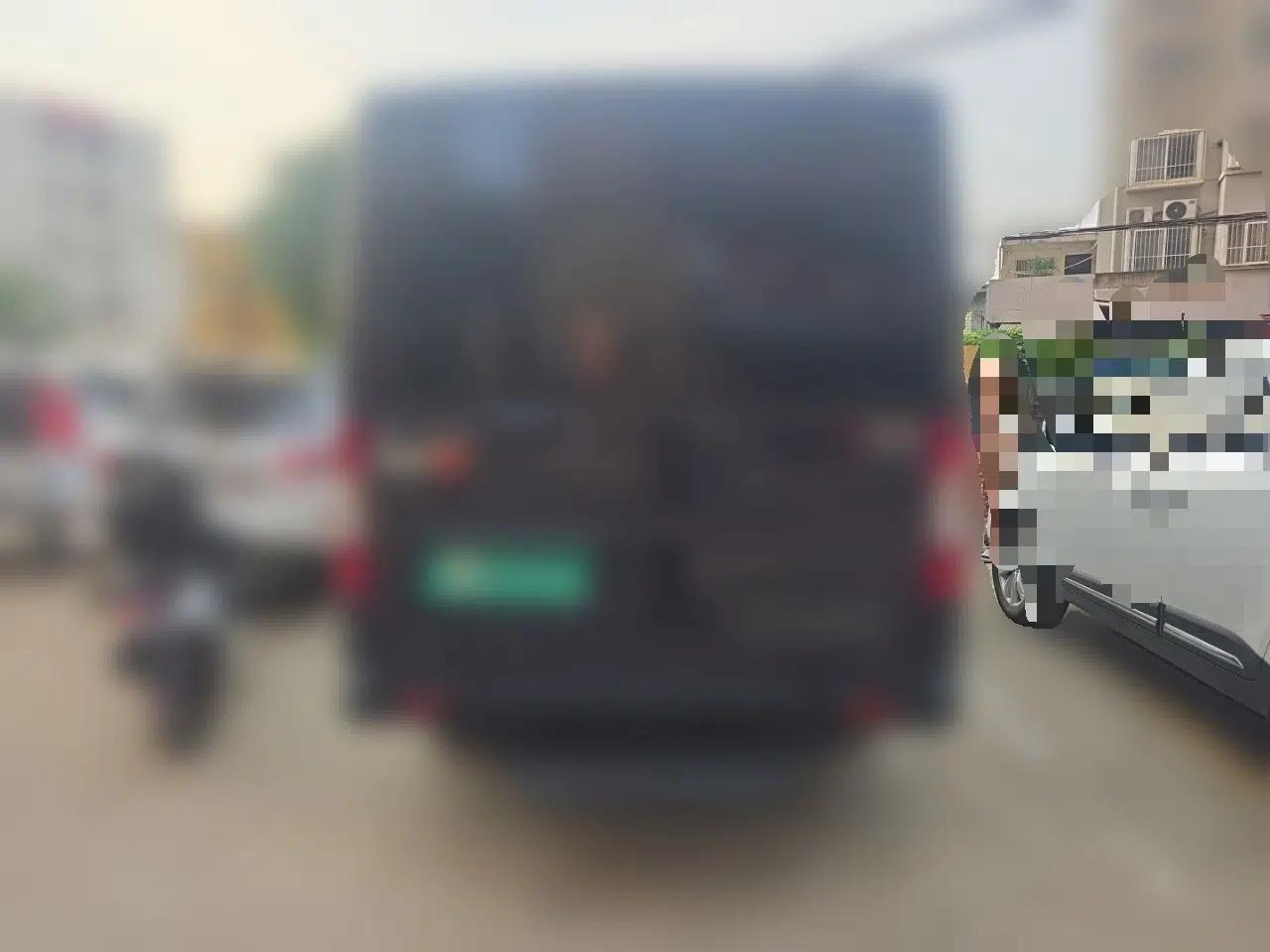 Dongfeng Yufeng 2021 2.0T Power King Front-Drive Logistics Vehicle Long Wheelbase Mid-Roof Design 6–9 Seats China VI Emission Standard ZD20 — миниатюра 5