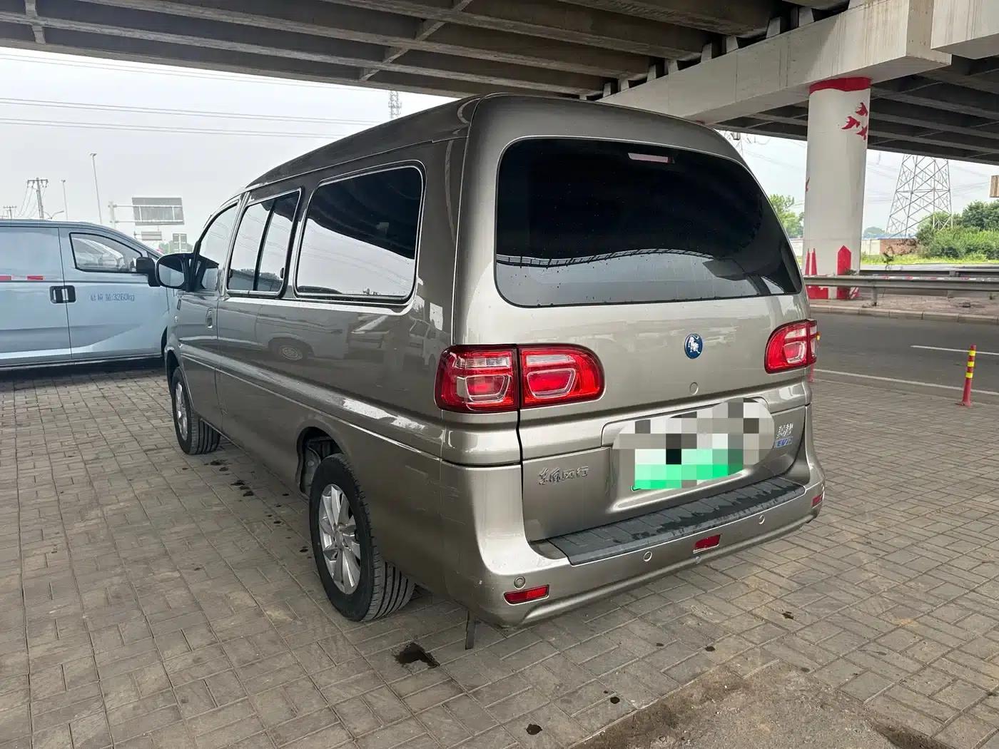 Lingzhi New Energy 2024 Standard Edition Basic 9-Seater — миниатюра 4
