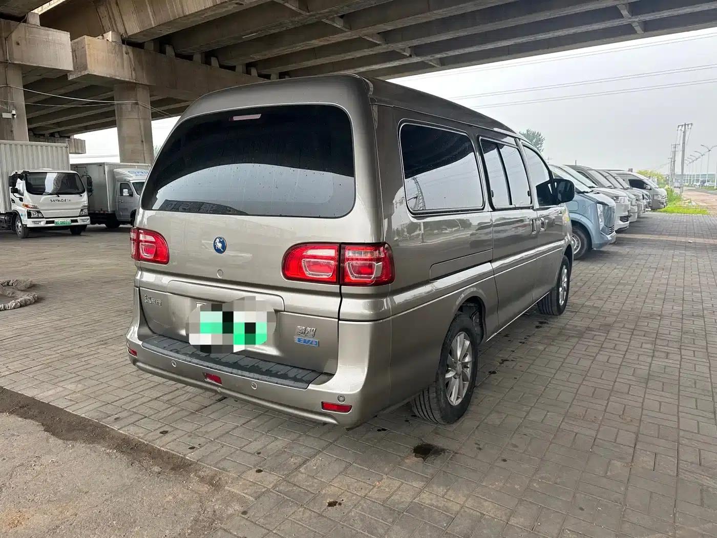 Lingzhi New Energy 2024 Standard Edition Basic 9-Seater — миниатюра 5
