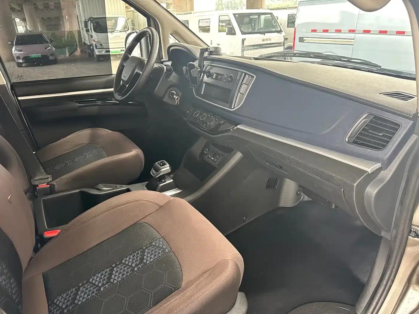 Lingzhi New Energy 2024 Standard Edition Basic 9-Seater — миниатюра 6