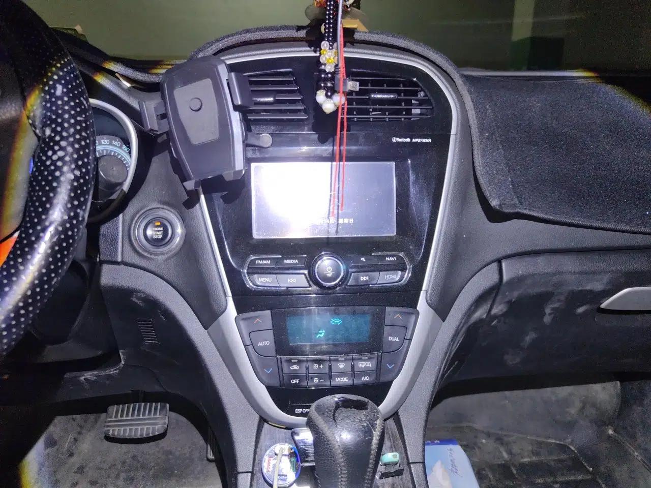 GAC Trumpchi GS5 Super 2015 2.0L Automatic Two-Wheel Drive Luxury Navigation Edition — миниатюра 13
