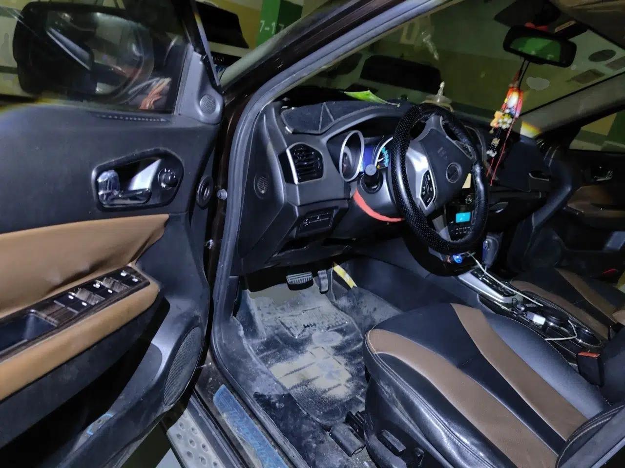 GAC Trumpchi GS5 Super 2015 2.0L Automatic Two-Wheel Drive Luxury Navigation Edition — миниатюра 16