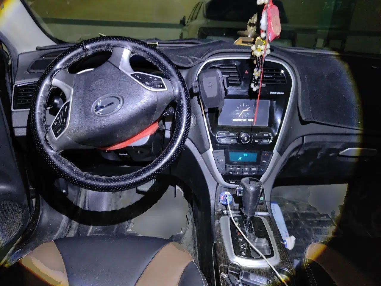 GAC Trumpchi GS5 Super 2015 2.0L Automatic Two-Wheel Drive Luxury Navigation Edition — миниатюра 9