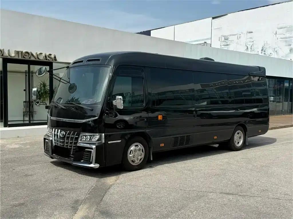 2020 Toyota Coaster 4.0L Manual — миниатюра 1