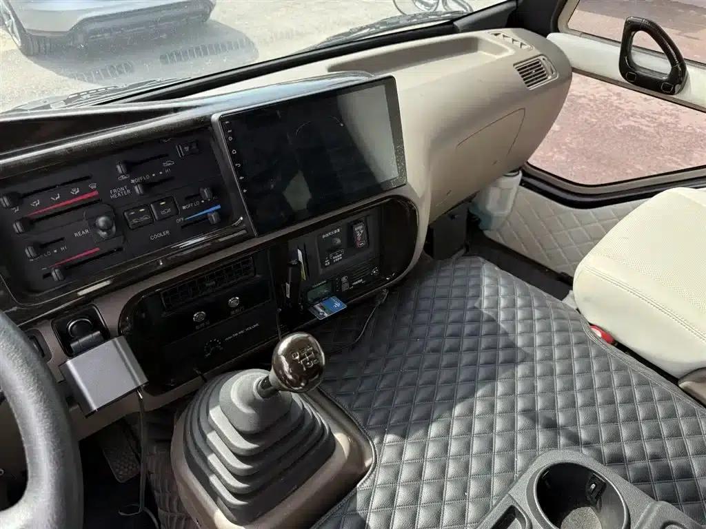 2020 Toyota Coaster 4.0L Manual — миниатюра 13