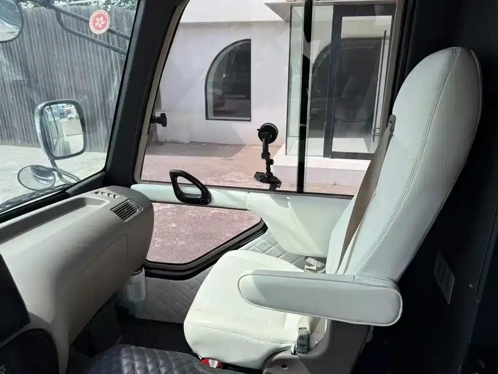 2020 Toyota Coaster 4.0L Manual — миниатюра 14