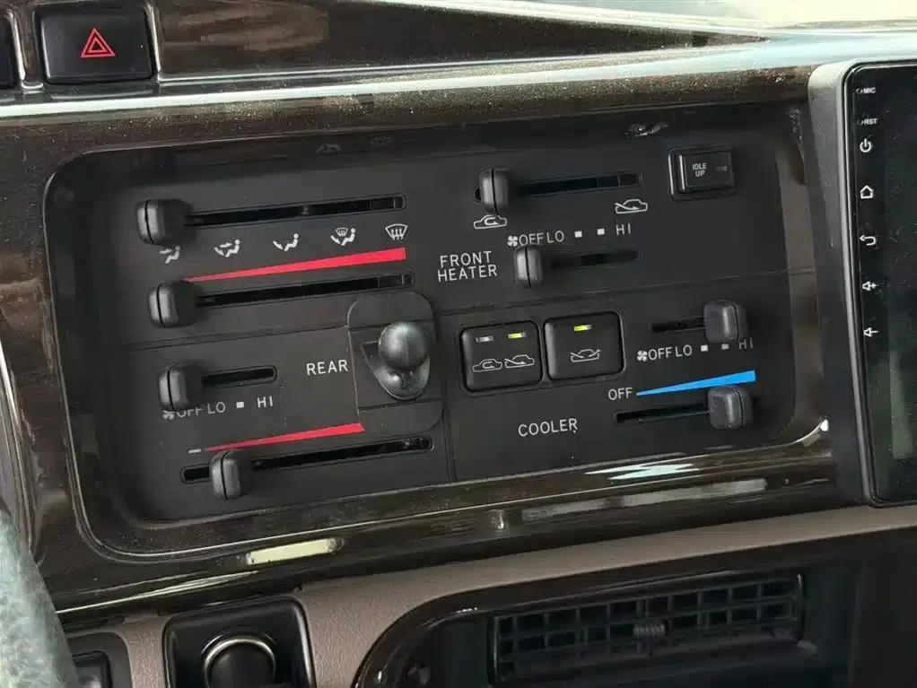 2020 Toyota Coaster 4.0L Manual — миниатюра 15